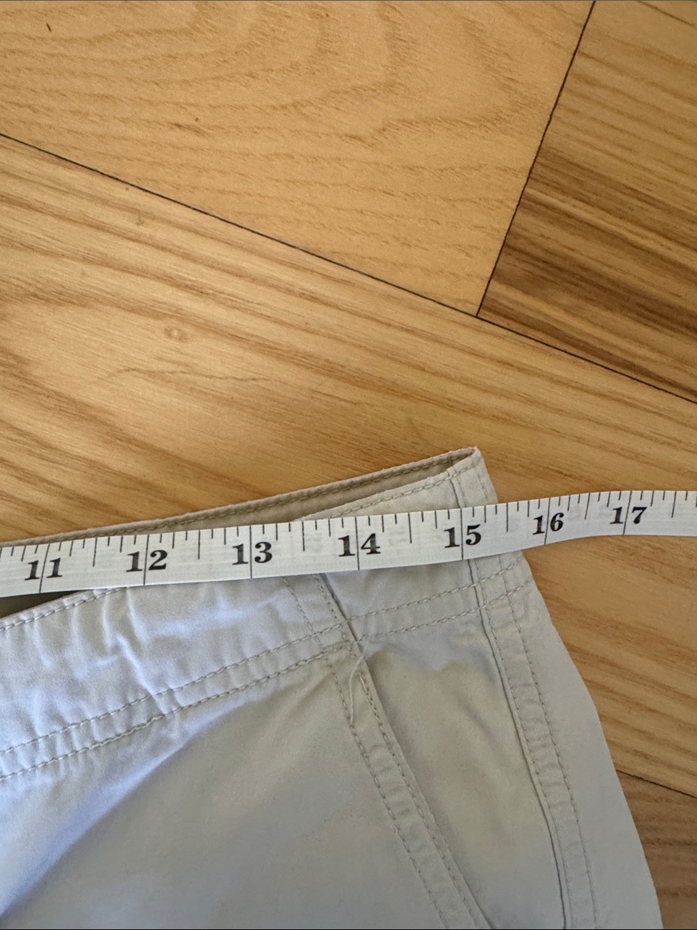 Old Navy Size 4 Khaki Cargo Flare Pants 100% Cotton Wide Leg Y2K Utility - Picture 9 of 14